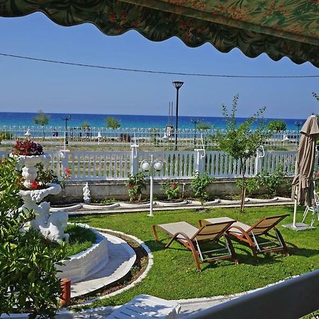 Villa Fofo - Beautiful Sea Front Villa With 650M2 Garden Nea Kallikrateia Exterior photo