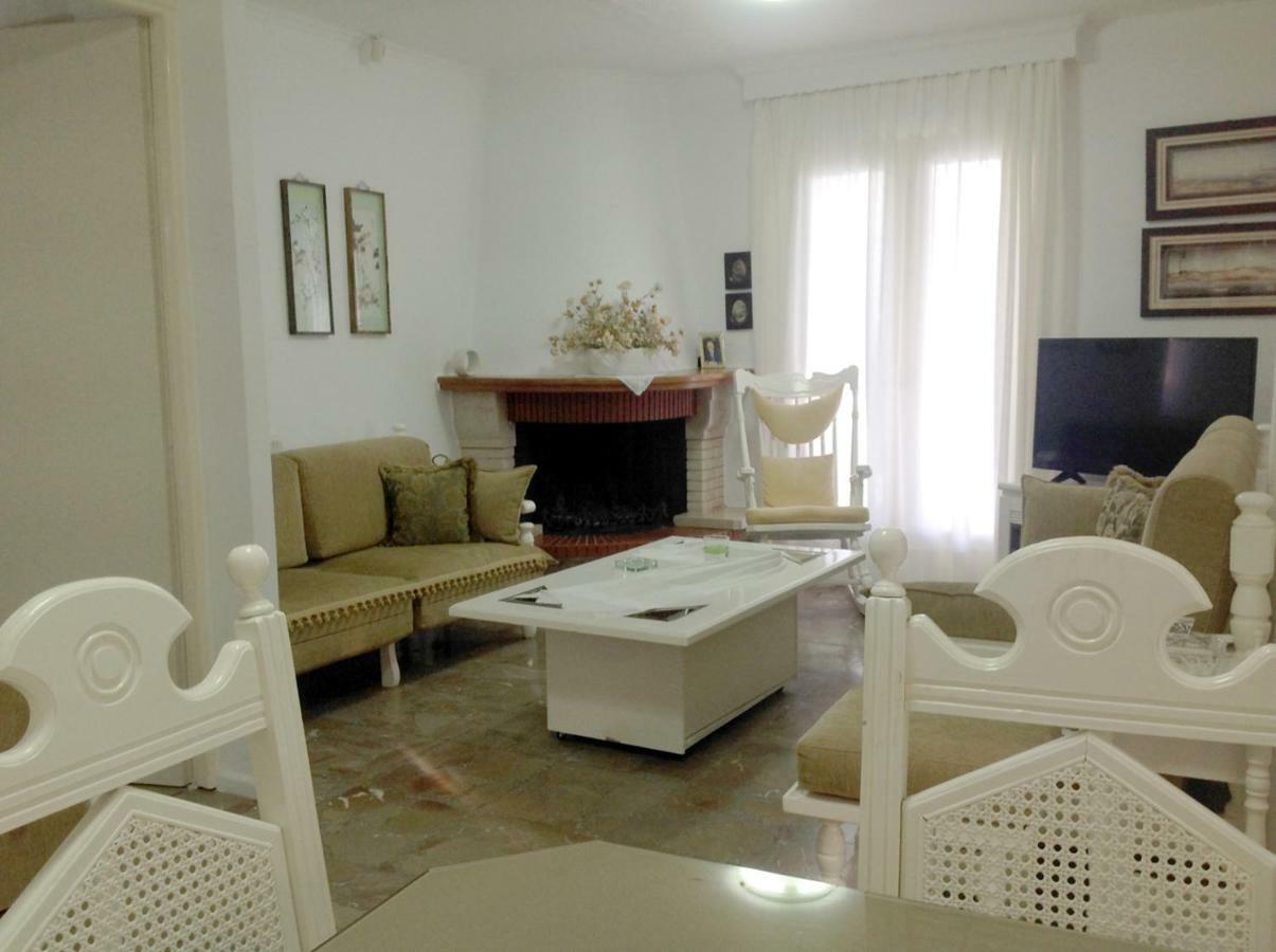 Villa Fofo - Beautiful Sea Front Villa With 650M2 Garden Nea Kallikrateia Exterior photo